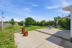 301 N Yates St, Alpha, IL 61413 - Photo 17
