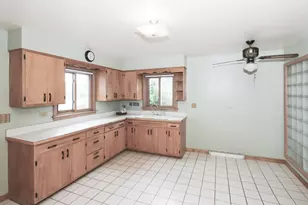 101 N Eastern Ave, Bartlett, IL 60103 - Photo 9