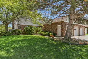 9 Morningside Dr, Roselle, IL 60172 - Photo 1