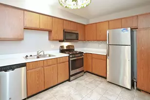 704 Shady Oaks Ct, Elgin, IL 60120 - Photo 5