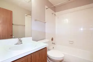 704 Shady Oaks Ct, Elgin, IL 60120 - Photo 17