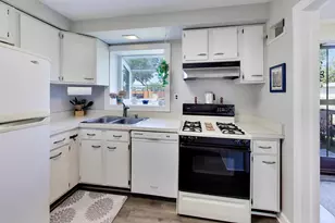 6028 N Whipple St, Chicago, IL 60659 - Photo 9