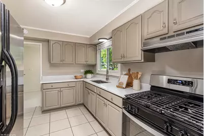 560 Lakewood Boulevard, Park Forest, IL 60466 - Photo 7