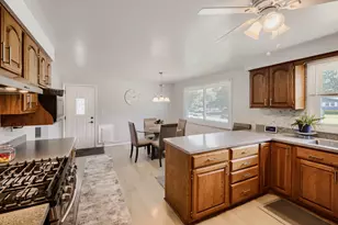 1662 Kimberly Ave, Elgin, IL 60123 - Photo 7