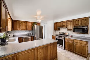 1662 Kimberly Ave, Elgin, IL 60123 - Photo 9