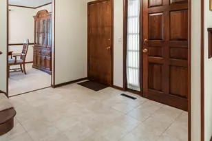 1131 Laureli Cir, Naperville, IL 60540 - Photo 5