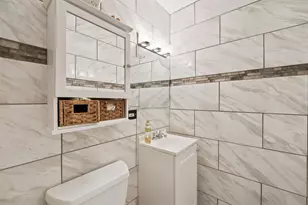 8996 Kennedy Dr, Des Plaines, IL 60016 - Photo 13