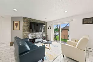 8996 Kennedy Dr, Des Plaines, IL 60016 - Photo 3