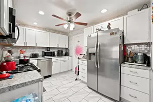 8996 Kennedy Dr, Des Plaines, IL 60016 - Photo 7