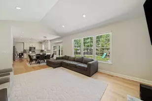 902 Chatham Dr, Carol Stream, IL 60188 - Photo 9