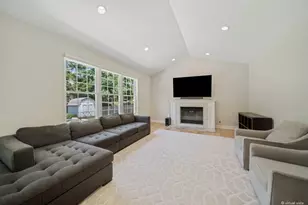 902 Chatham Dr, Carol Stream, IL 60188 - Photo 11