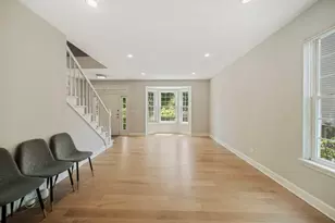 902 Chatham Dr, Carol Stream, IL 60188 - Photo 3