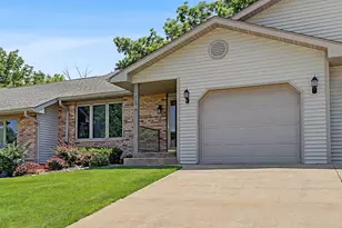813 Shadow Bluff Dr, Galena, IL 61036 - Photo 1