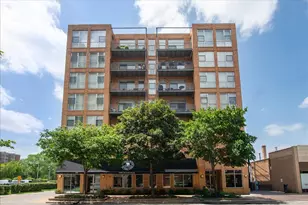 1572 Maple Ave, Evanston, IL 60201 - Photo 1