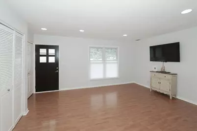 5049 Lichfield Drive, Hoffman Estates, IL 60010 - Photo 5