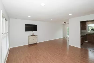 5049 Lichfield Drive, Hoffman Estates, IL 60010 - Photo 7