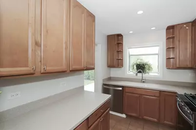 5049 Lichfield Drive, Hoffman Estates, IL 60010 - Photo 13