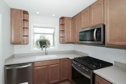 5049 Lichfield Drive, Hoffman Estates, IL 60010 - Photo 11