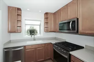 5049 Lichfield Dr, Hoffman Estates, IL 60010 - Photo 11