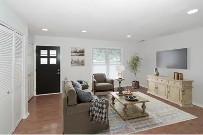 5049 Lichfield Drive, Hoffman Estates, IL 60010 - Photo 3