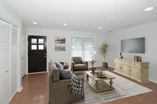 5049 Lichfield Dr, Hoffman Estates, IL 60010 - Photo 3