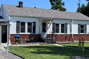 104 E Poplar St, Odin, IL 62870 - Photo 3