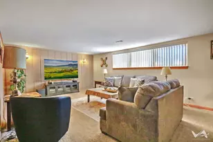 135 Jeffery Ln, Schaumburg, IL 60193 - Photo 15