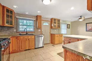 135 Jeffery Ln, Schaumburg, IL 60193 - Photo 5