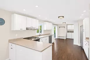 319 S Braintree Dr, Schaumburg, IL 60193 - Photo 5