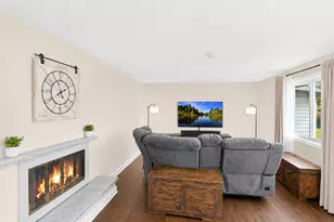 319 S Braintree Dr, Schaumburg, IL 60193 - Photo 9