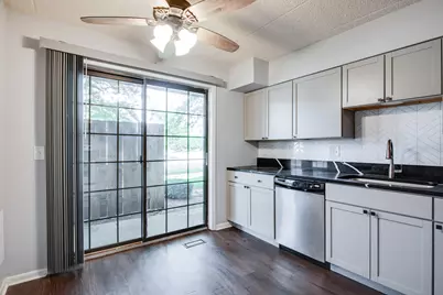 1486 W Jefferson Avenue #D, Naperville, IL 60540 - Photo 3