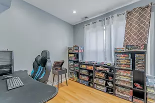 5717 N Kimball Ave, Chicago, IL 60659 - Photo 9