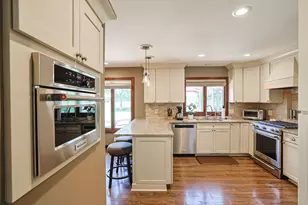 3S654 Terrace Dr, North Aurora, IL 60542 - Photo 9
