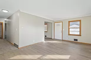 820 Cottage Grove Ave, Rockford, IL 61103 - Photo 11