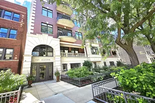 545 W Aldine Ave, Chicago, IL 60657 - Photo 1