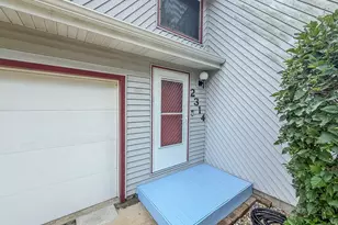 2314 Mulberry Ct, Champaign, IL 61821 - Photo 3