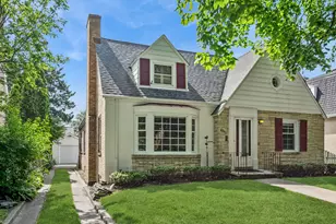 6241 N Leroy Ave, Chicago, IL 60646 - Photo 1