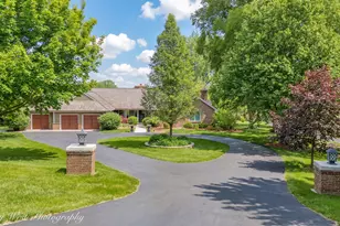 39W944 Deer Run Dr, Saint Charles, IL 60175 - Photo 3