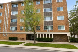 7120 N Sheridan Rd, Chicago, IL 60626 - Photo 1
