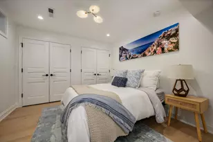17 E Division St, Chicago, IL 60610 - Photo 35