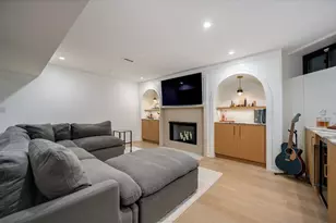 17 E Division St, Chicago, IL 60610 - Photo 31