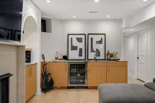 17 E Division St, Chicago, IL 60610 - Photo 33