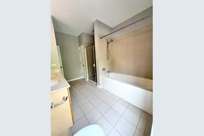1075 W Roosevelt Road #305, Chicago, IL 60608 - Photo 23