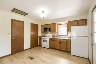 311 Notre Dame Ave, Joliet, IL 60436 - Photo 9