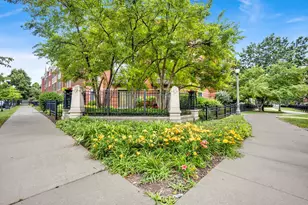1033 W 14th Pl, Chicago, IL 60608 - Photo 37