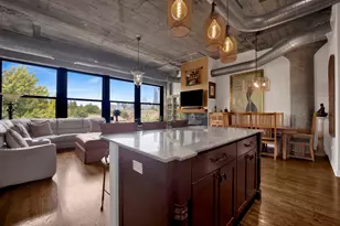 1033 W 14th Pl, Chicago, IL 60608 - Photo 7
