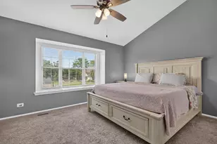197 Rob Roy Ct, Schaumburg, IL 60194 - Photo 9