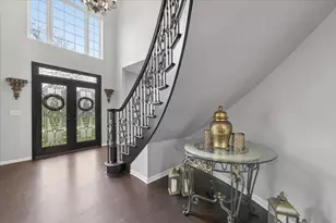 5423 Swan Cir, Hoffman Estates, IL 60192 - Photo 3