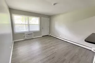 1940 Mark Ave, Elgin, IL 60123 - Photo 5