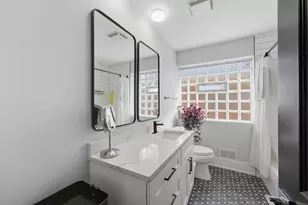 6226 N Le Mai Ave, Chicago, IL 60646 - Photo 11